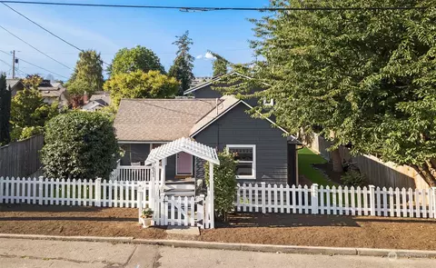 621 Walnut St, Edmonds, WA 98020