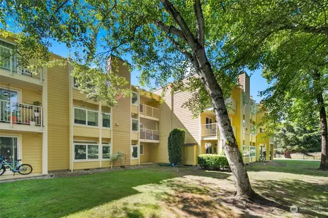 7392 W Lake Sammamish Pkwy NE #2-305, Redmond, WA 98052