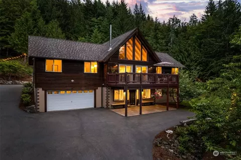 4918 N Lake Cushman Rd, Hoodsport, WA 98548