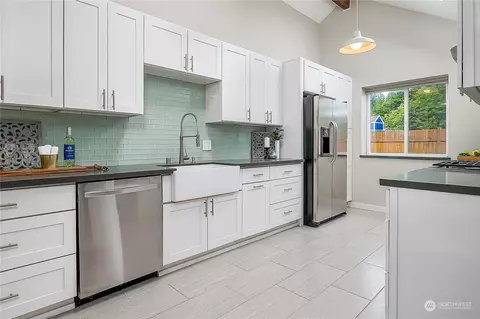 22004 42nd Ave W, Mountlake Terrace, WA 98043