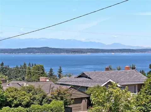 7602 44th Ave SW, Seattle, WA 98136