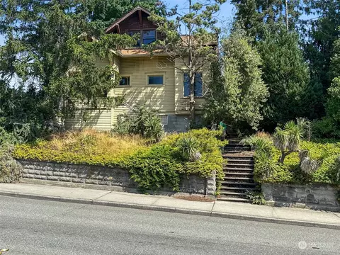 862 Burwell St, Bremerton, WA 98337
