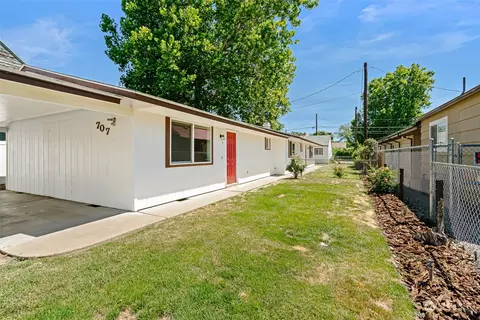 707 S 10th Ave, Yakima, WA 98902