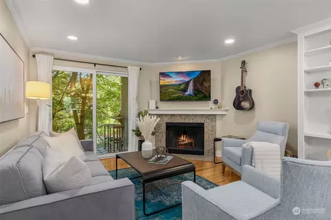 732 Kirkland Cir #D101, Kirkland, WA 98033