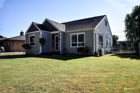 821 Lewis Ave, Sumner, WA 98390