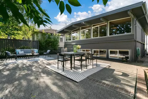 2617 W Plymouth St, Seattle, WA 98199