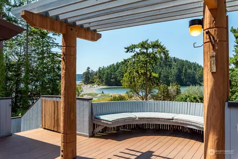 15372 Snee Oosh Rd, La Conner, WA 98257