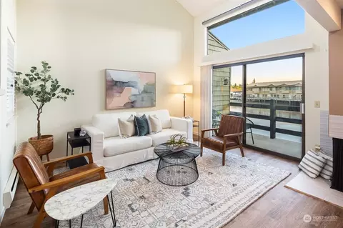 7 Lake Bellevue Dr #211, Bellevue, WA 98005