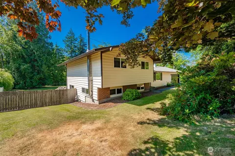 633 Trout Lake Dr, Bellingham, WA 98226