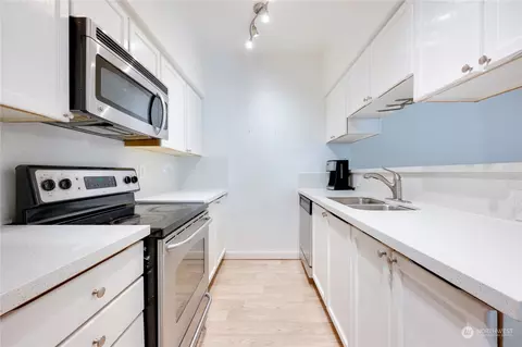 18930 Bothell Everett Hwy #H103, Bothell, WA 98012 photo 10