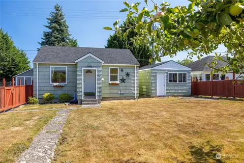 417 E 7th St, Port Angeles, WA 98362