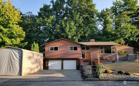 114 W Canyon View Dr, Longview, WA 98632