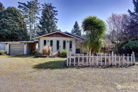 26050 Y Ln, Ocean Park, WA 98640