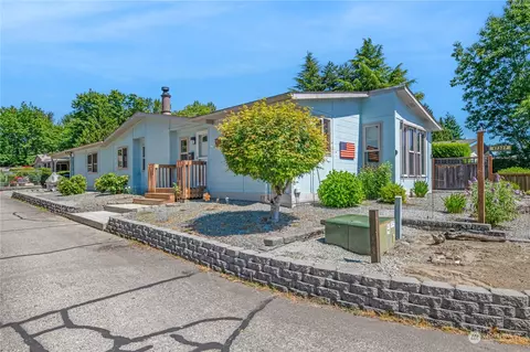 17327 Woodcrest Dr NE, Bothell, WA 98011