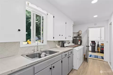 5915 Seahurst Ave, Everett, WA 98203 photo 10