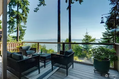 2097 Highland Dr, Camano Island, WA 98282