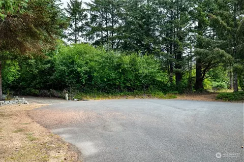 470 Kloshe Ct SE, Ocean Shores, WA 98569
