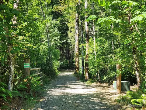 15545 SE Runyon Rd, Rainier, WA 98576