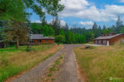 3048 Kalama River Rd, Kalama, WA 98625