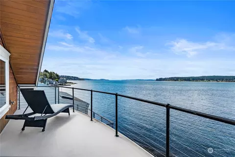 2400 Day Island Blvd W, University Place, WA 98466