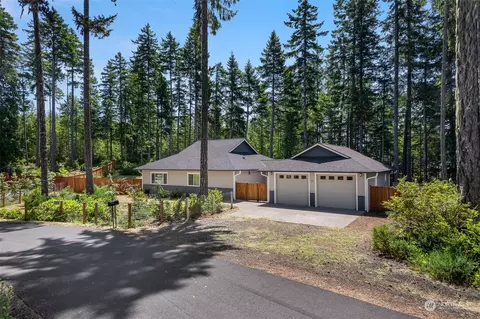 20 E Betty Jo Ct, Union, WA 98592
