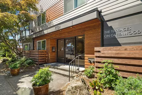 7501 Greenwood Ave N #404, Seattle, WA 98103