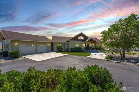 321 Parks Dr, Okanogan, WA 98840