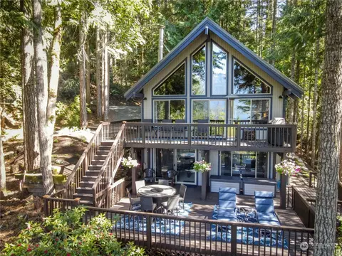 160 N View Ridge Pl, Hoodsport, WA 98548