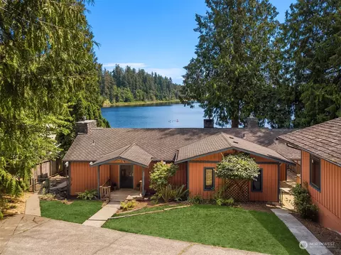 18028 W Spring Lake Dr SE, Renton, WA 98058