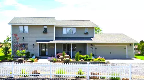 1765 Fairway Dr NE, Moses Lake, WA 98837