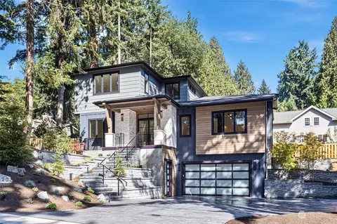 2820 105th Ave SE, Beaux Arts Village, WA 98004