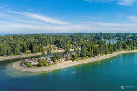 2121 Madrona Point Dr, Bremerton, WA 98312