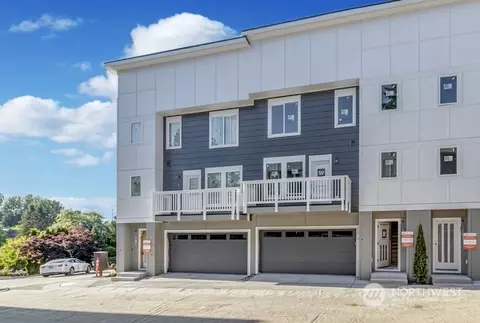 8034 NE 177th Pl #102, Kenmore, WA 98028