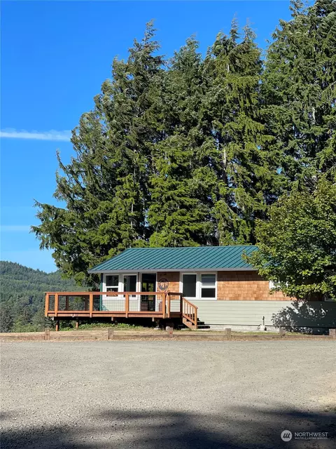 185 7th St, Clallam Bay, WA 98326