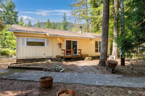 8646 Golden Valley Dr, Maple Falls, WA 98266