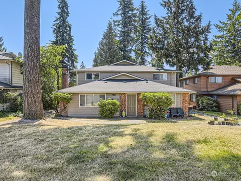 7801 Timber Hill Dr, Everett, WA 98203