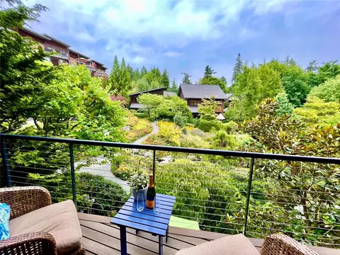 732 Vineyard Ln #L103, Bainbridge Island, WA 98110