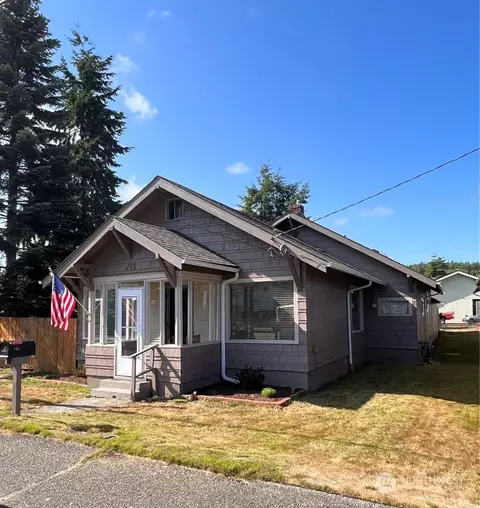 715 Perry Ave, Hoquiam, WA 98550