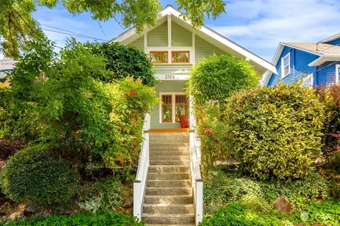 2708 NE 53rd St, Seattle, WA 98105