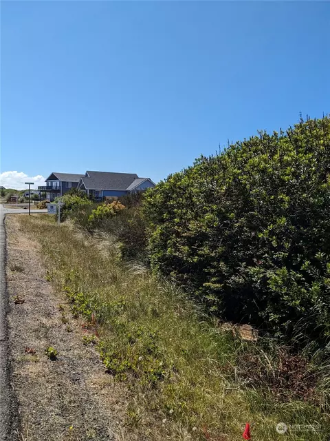 471 Broadmoor Ct, Ocean Shores, WA 98569