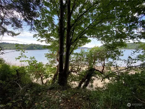 121 E Shoreline Ln, Shelton, WA 98584