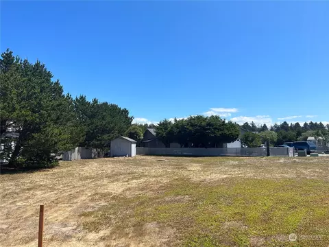 33116 G St, Ocean Park, WA 98640