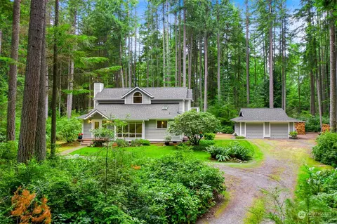 3955 Log Cabin Rd, Clinton, WA 98236