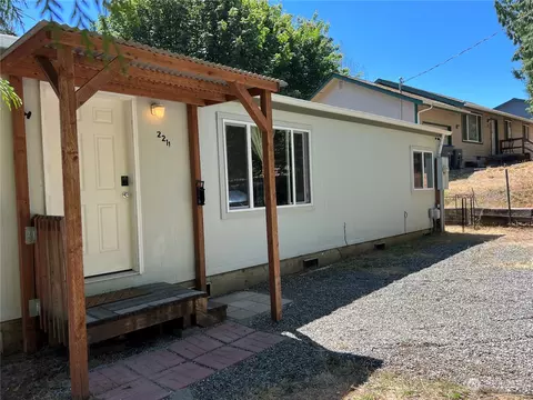 2211 E Crestview Dr, Shelton, WA 98584