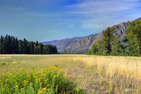 2 Kumm Rd, Winthrop, WA 98862
