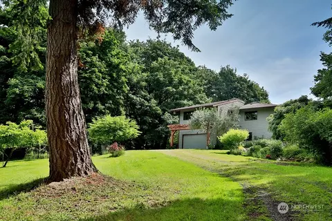7903 Possession Rd, Clinton, WA 98236