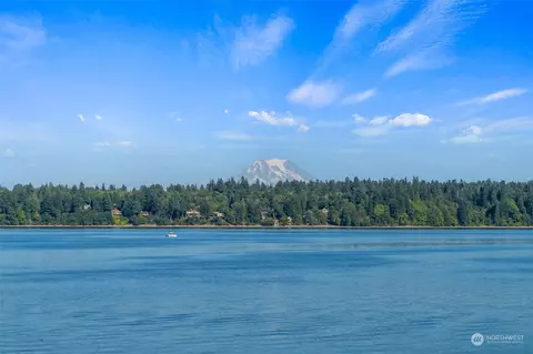 3528 Country Club Dr NW, Olympia, WA 98502