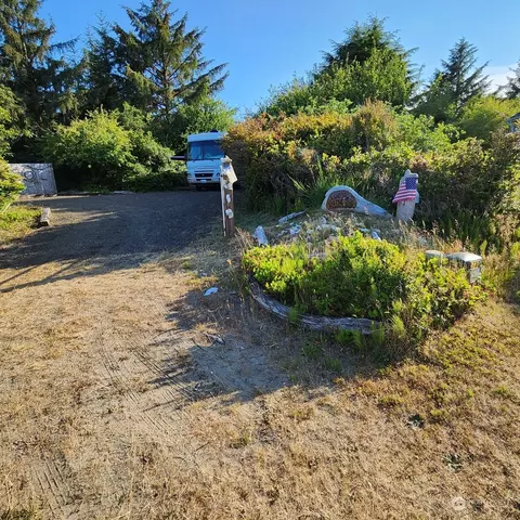 201 Clover Creek Ave NW, Ocean Shores, WA 98569