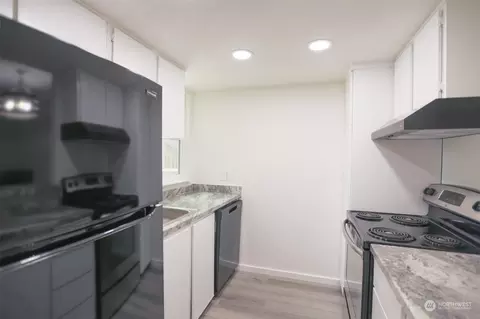 33016 17th Pl S #B203, Federal Way, WA 98003