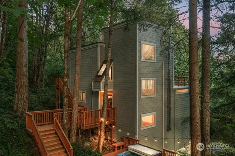 15944 259th Ave SE, Issaquah, WA 98027